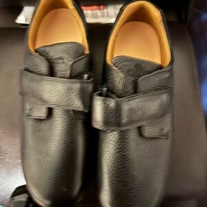 Elegant Black Leather Men's Loafers